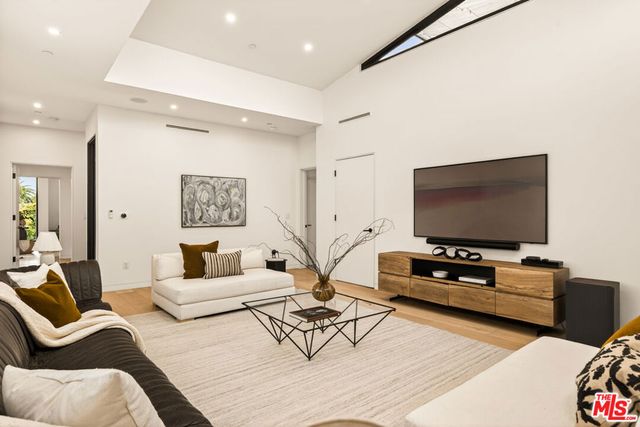 2416 Frey Avenue, Venice, CA 90291