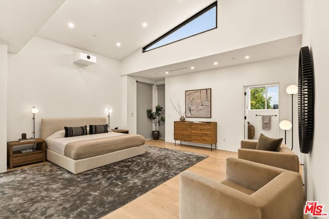 2416 Frey Avenue, Venice, CA 90291
