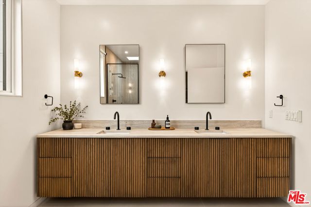 2416 Frey Avenue, Venice, CA 90291