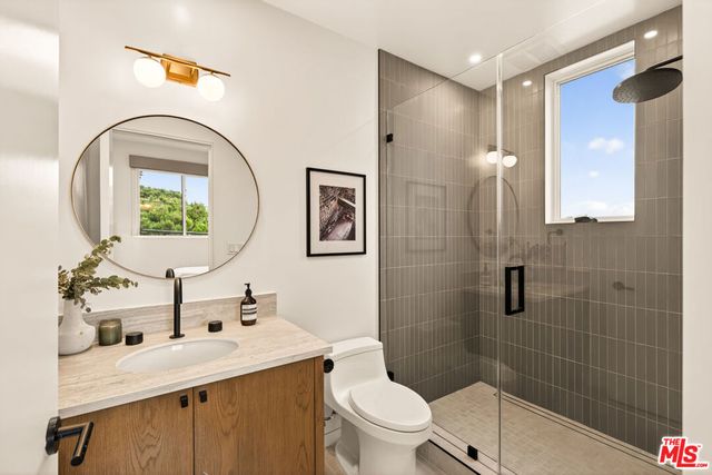 2416 Frey Avenue, Venice, CA 90291