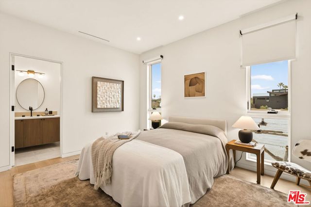 2416 Frey Avenue, Venice, CA 90291