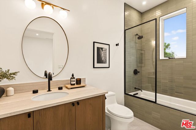 2416 Frey Avenue, Venice, CA 90291