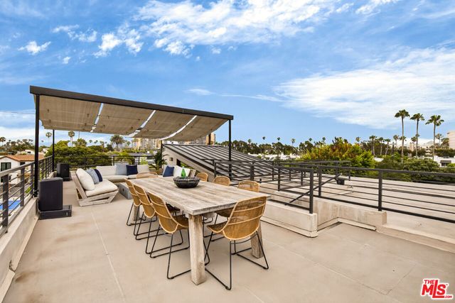 2416 Frey Avenue, Venice, CA 90291