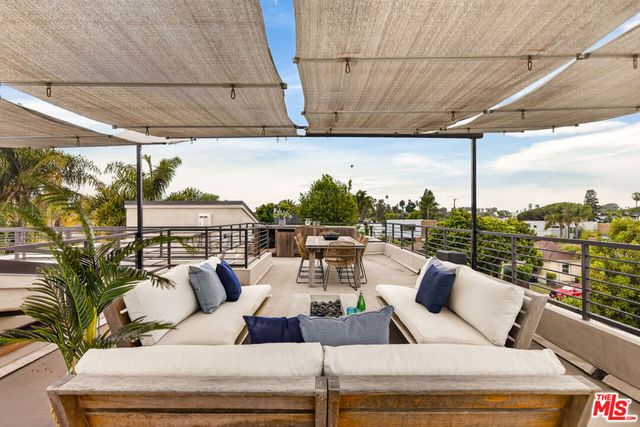2416 Frey Avenue, Venice, CA 90291
