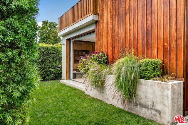 2416 Frey Avenue, Venice, CA 90291
