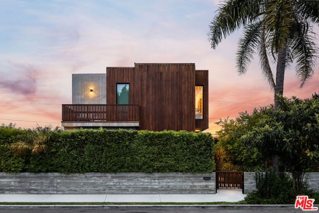 2416 Frey Avenue, Venice, CA 90291