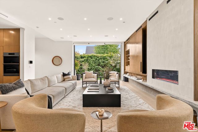 2416 Frey Avenue, Venice, CA 90291
