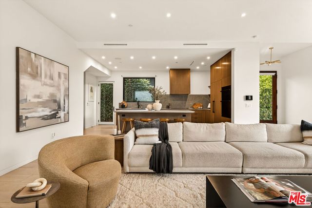 2416 Frey Avenue, Venice, CA 90291