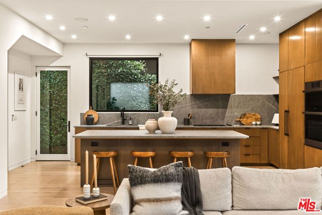 2416 Frey Avenue, Venice, CA 90291