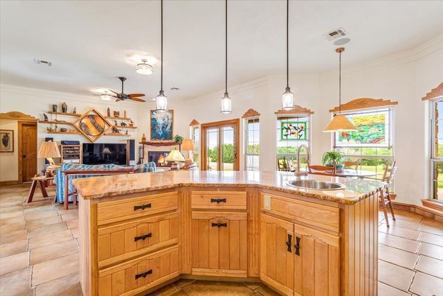 200 Ranchcrest Road, Lorena, TX 76655