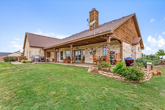 200 Ranchcrest Road, Lorena, TX 76655