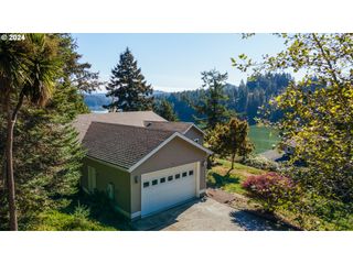 411 TENMILE Ter, Lakeside, OR 97449