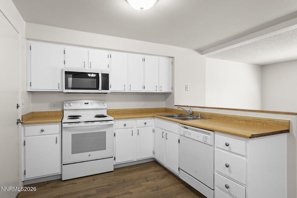 Image 12 of property listing at 401 Allouette Way 02, Carson City, NV 89706