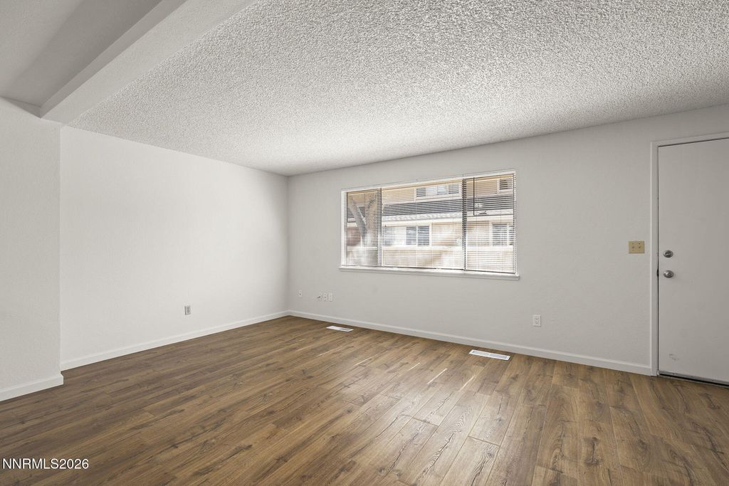 Image 8 of property listing at 401 Allouette Way 02, Carson City, NV 89706