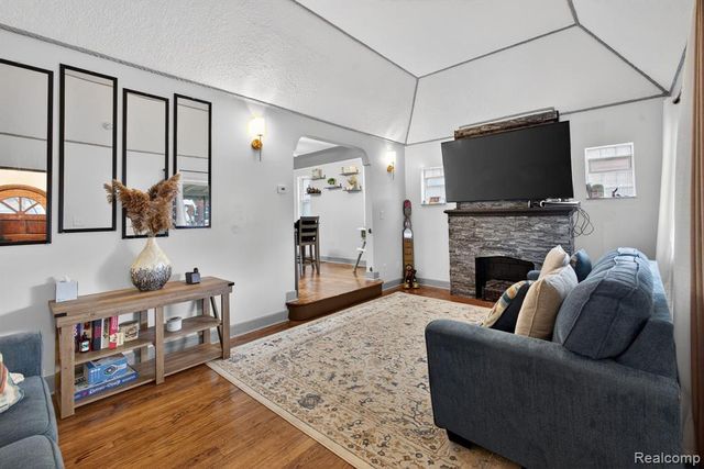 17183 Washburn Street, Detroit, MI 48221