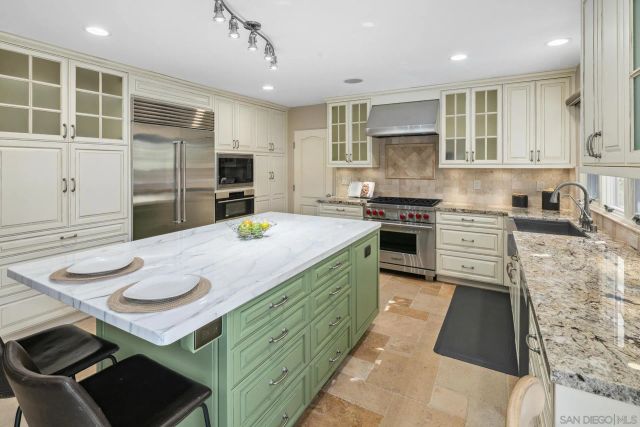 1100 Pine St, Coronado, CA 92118