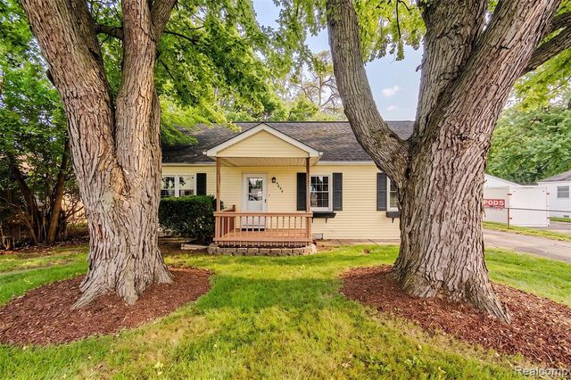 4644 Rochester Road, Royal Oak, MI 48073