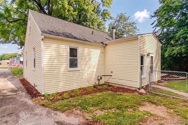 4644 Rochester Road, Royal Oak, MI 48073