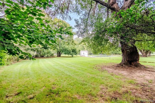 4644 Rochester Road, Royal Oak, MI 48073