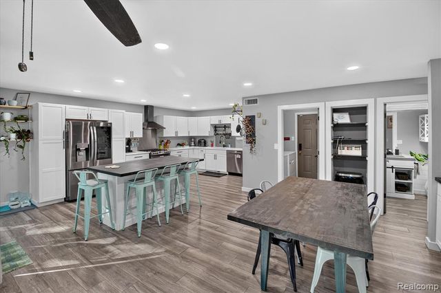 2365 Lochaven Road, West Bloomfield, MI 48324