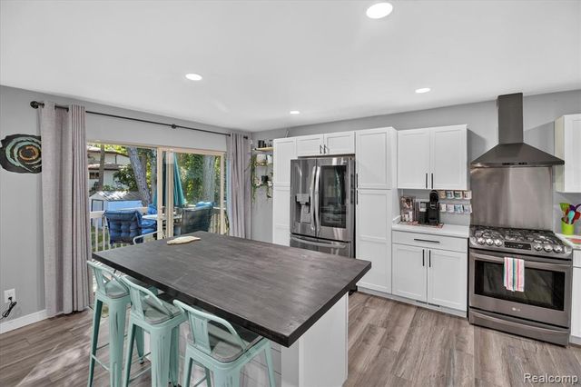 2365 Lochaven Road, West Bloomfield, MI 48324