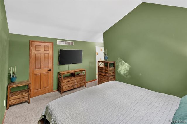2365 Lochaven Road, West Bloomfield, MI 48324
