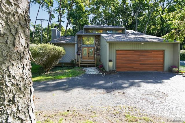 2365 Lochaven Road, West Bloomfield, MI 48324