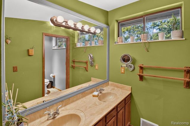 2365 Lochaven Road, West Bloomfield, MI 48324