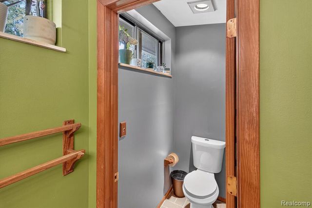 2365 Lochaven Road, West Bloomfield, MI 48324