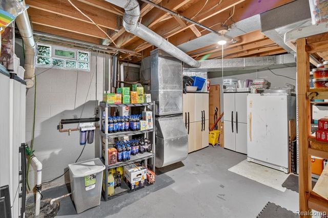 2365 Lochaven Road, West Bloomfield, MI 48324