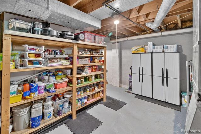 2365 Lochaven Road, West Bloomfield, MI 48324
