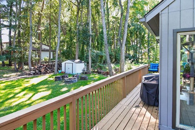 2365 Lochaven Road, West Bloomfield, MI 48324