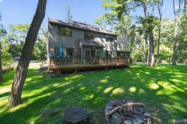 2365 Lochaven Road, West Bloomfield, MI 48324