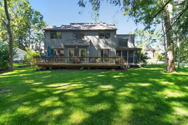 2365 Lochaven Road, West Bloomfield, MI 48324