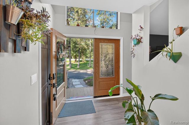 2365 Lochaven Road, West Bloomfield, MI 48324