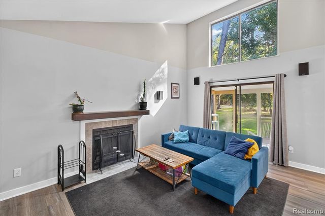 2365 Lochaven Road, West Bloomfield, MI 48324
