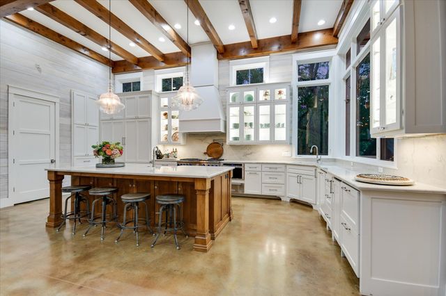 125 LAZY L LN, Wimberley, TX 78676