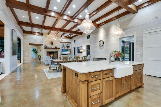 125 LAZY L LN, Wimberley, TX 78676
