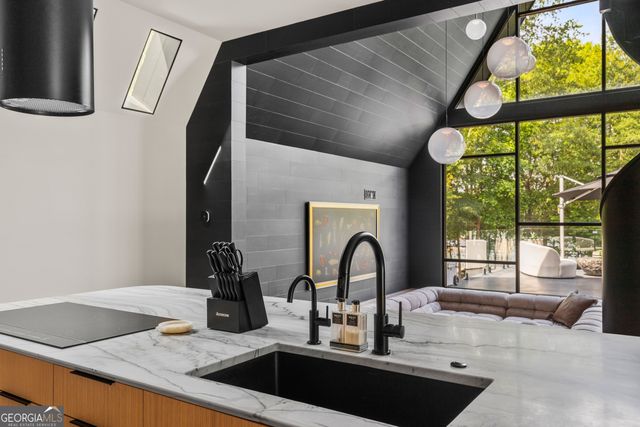 575 Early Drive, Hartwell, GA 30643