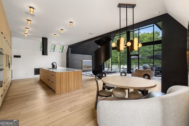 575 Early Drive, Hartwell, GA 30643