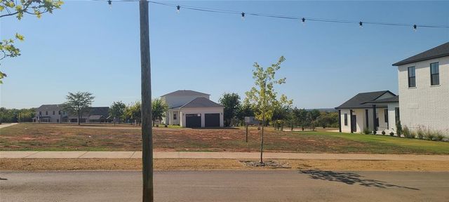 18464 Sweetwater Village, Norman, OK 73072