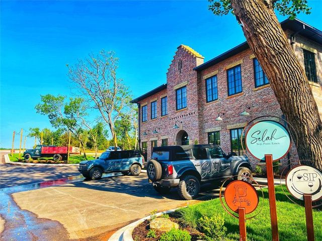 18464 Sweetwater Village, Norman, OK 73072