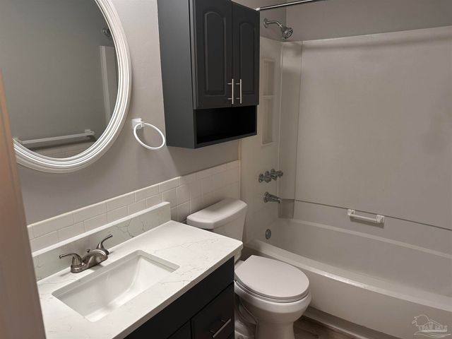 2299 Scenic Hwy P-1, Pensacola, FL 32503