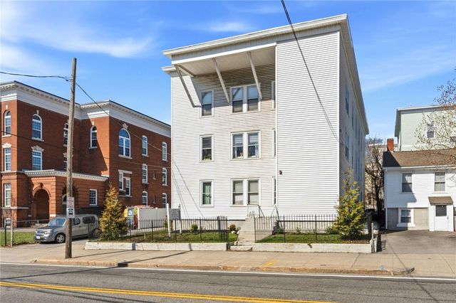 736 Social Street 2R, Woonsocket, RI 02895