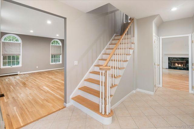 56 Londonderry Lane, Somers, NY 10589