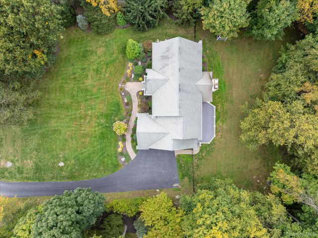 56 Londonderry Lane, Somers, NY 10589