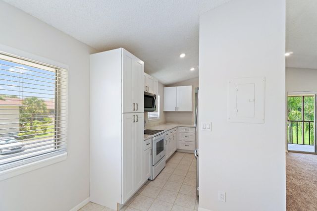 6531 Chasewood Drive H, Jupiter, FL 33458