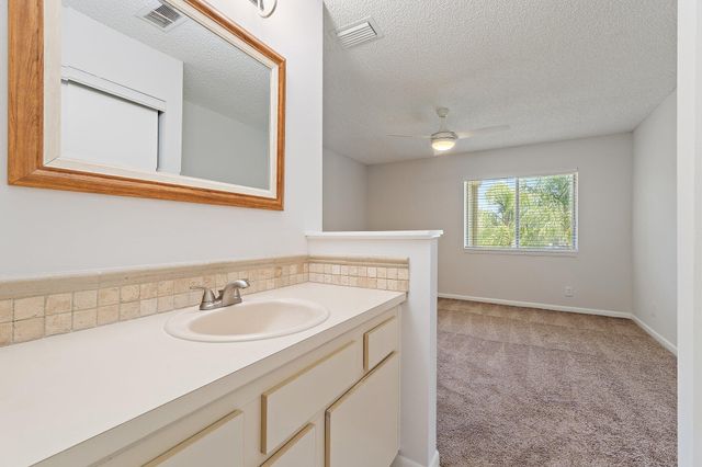 6531 Chasewood Drive H, Jupiter, FL 33458