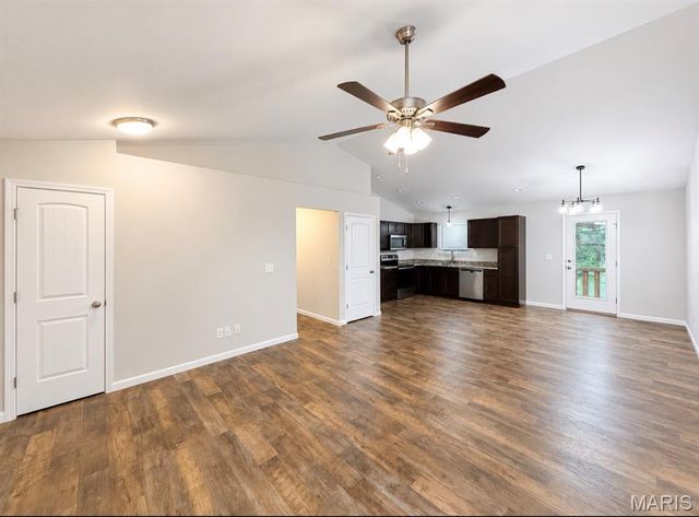 807 Navajo Trail, Warrenton, MO 63383
