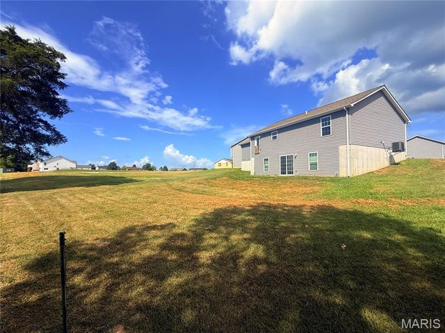 807 Navajo Trail, Warrenton, MO 63383